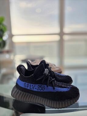 Yeezy toddler size 7 sneakers